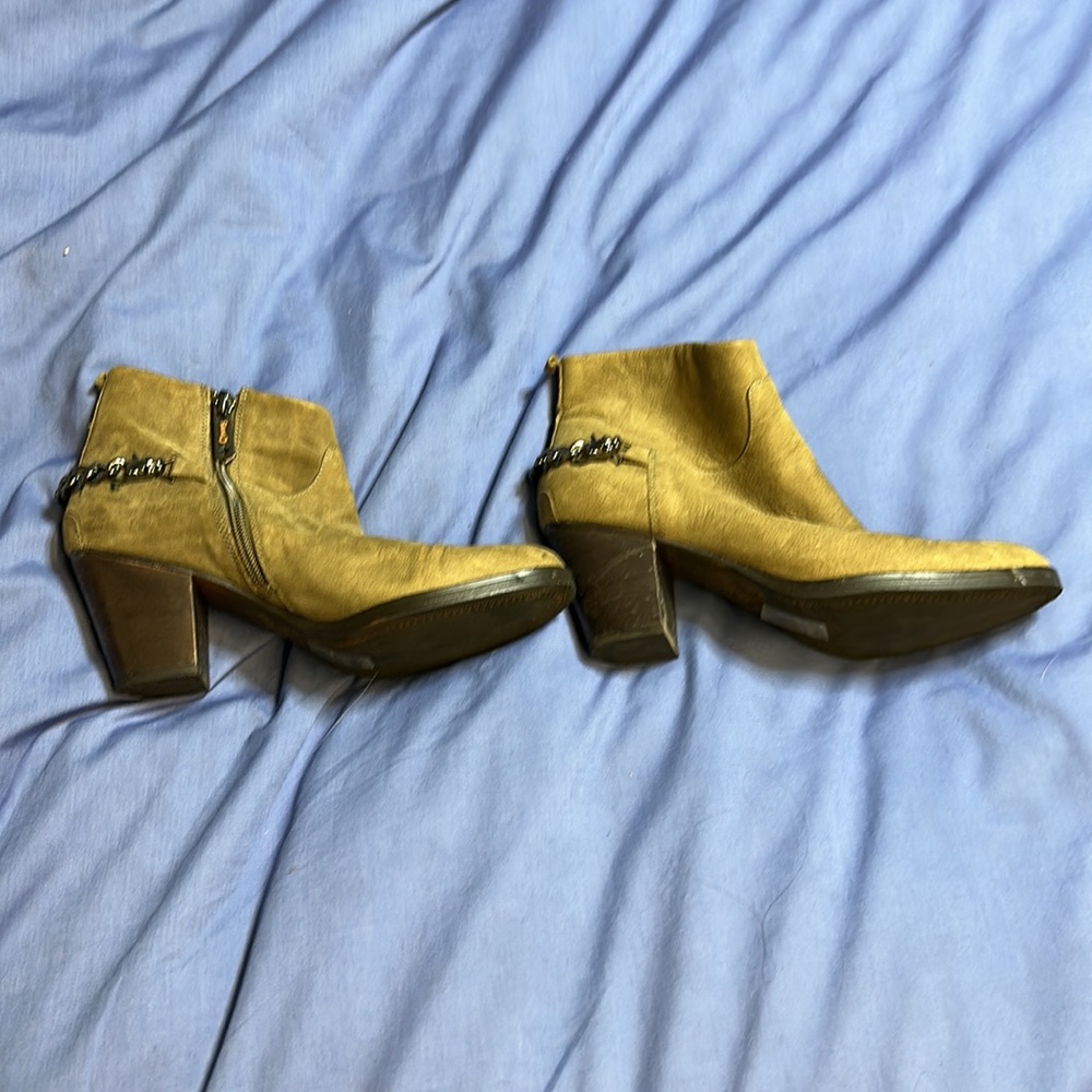 Cute boots - Picture 3 of 3